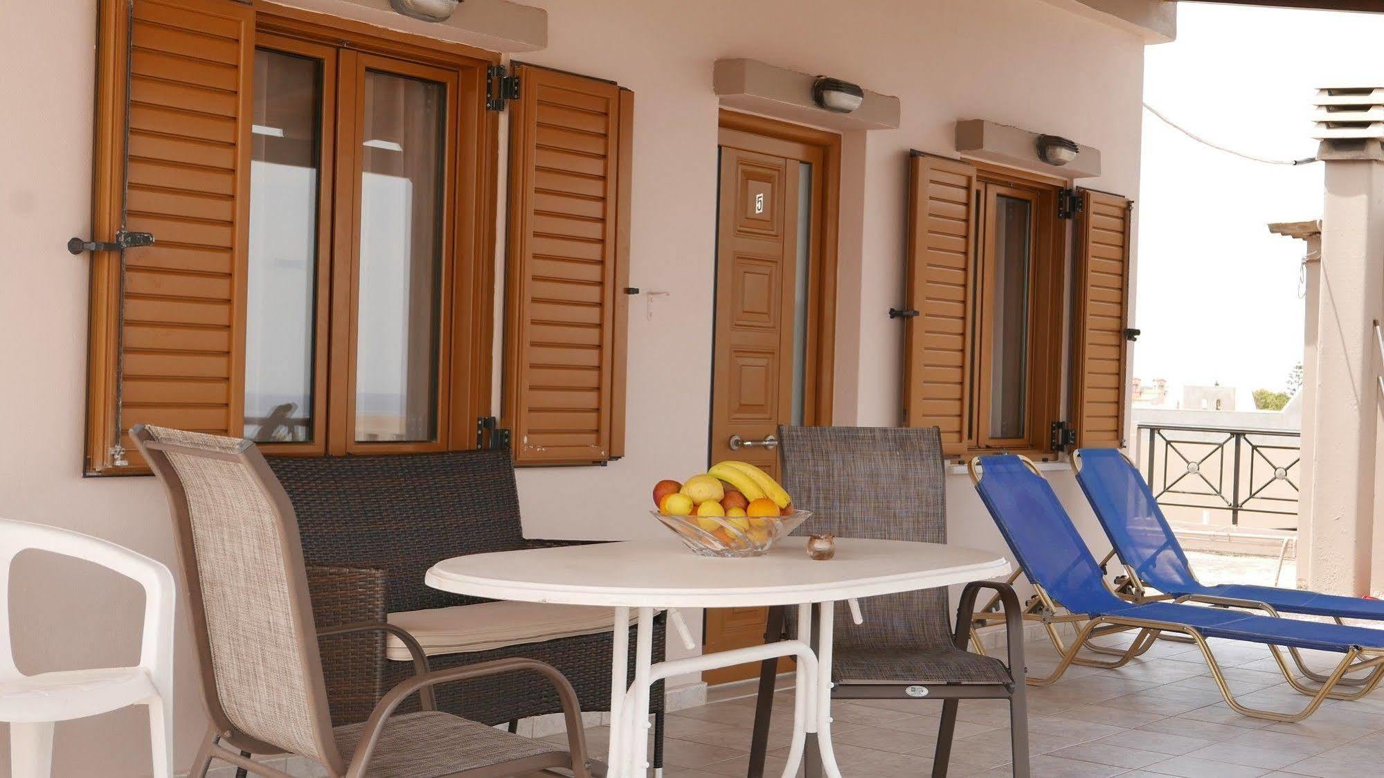 Angela Apartments คาโตดารัตโซ ภายนอก รูปภาพ